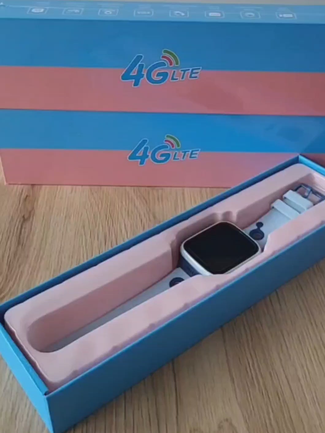 Vaikiškas išmanusis laikrodis rožinės mėlynos ir juodos spalvos , gps sekimas, lietuviškas meniu, skambučiai, atsparumas vandeniui, 4G SIM, talpi baterija