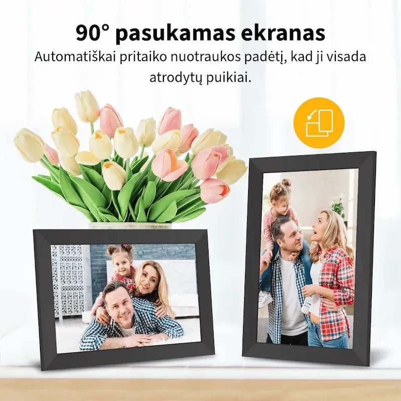 Skaitmeninis nuotraukų rėmelis su automatiškai pasukamu ekranu. Rodoma šeimos nuotrauka horizontalioje ir vertikalioje padėtyje.