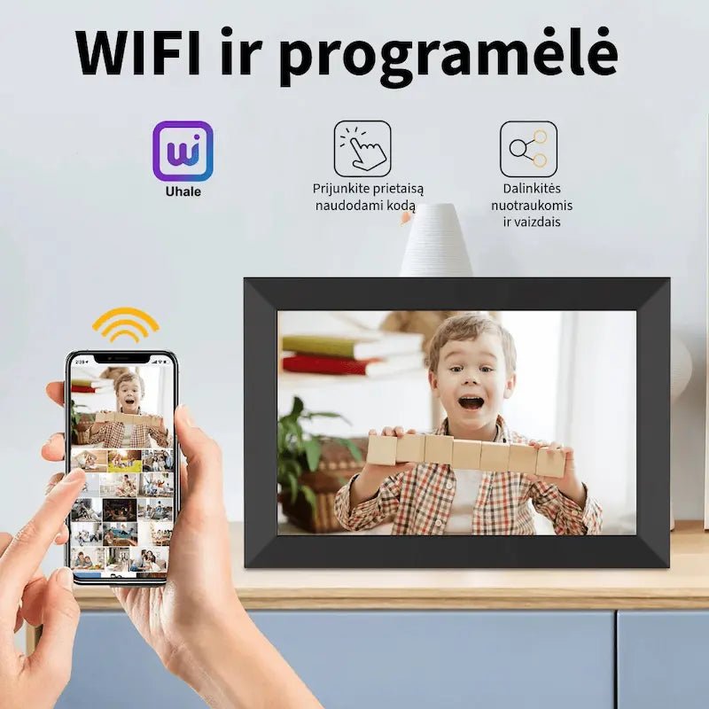 WiFi nuotraukų rėmelis, sujungtas su telefonu per „Uhale“ programėlę, akimirksniu rodo vaiko nuotrauką.