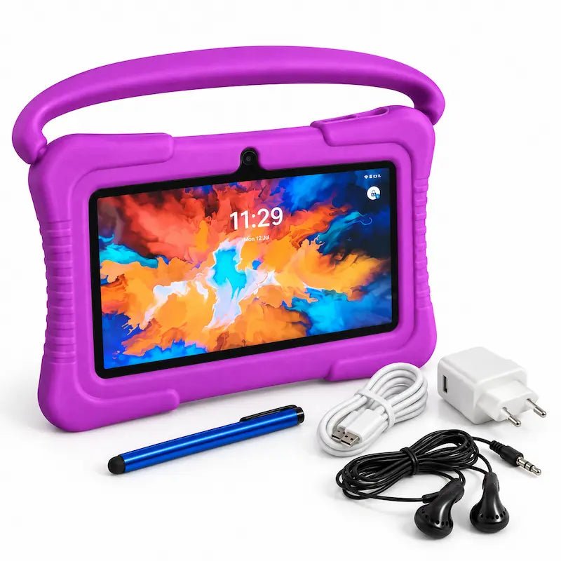Vaikiškas planšetinis kompiuteris Q88 violetiniame dėkle su rankena, rašikliu, ausinėmis, USB laidu ir įkrovikliu.