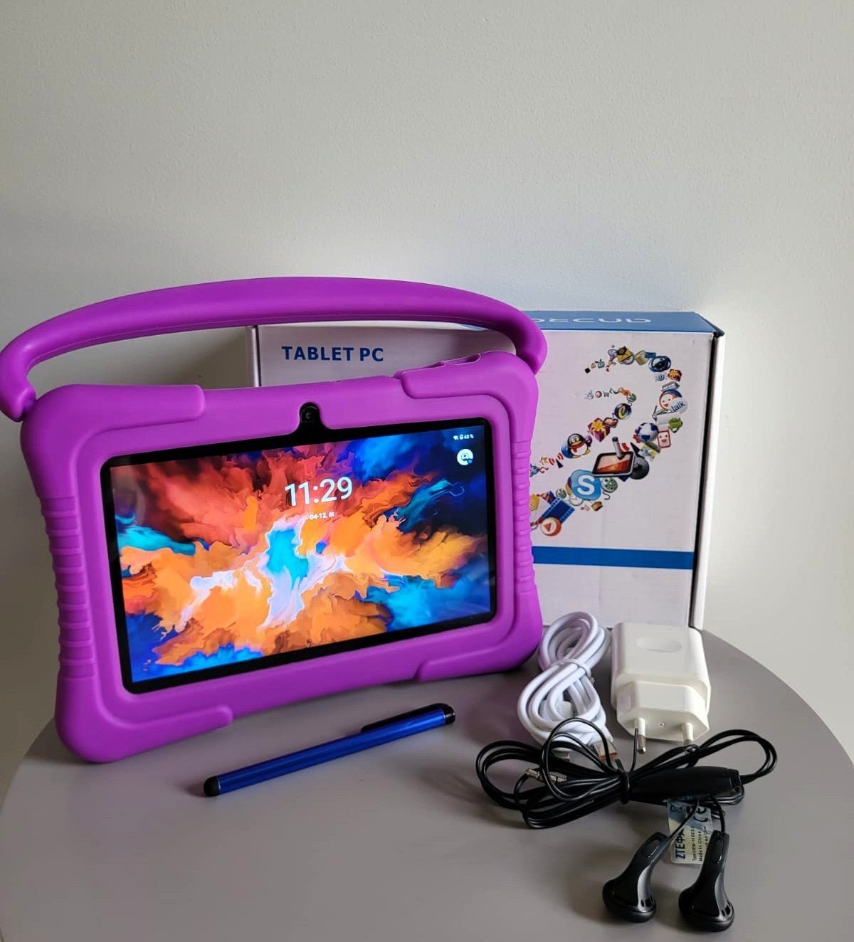 planšetė mergaitei, violetinės spalvos su silikoniniu dėklu ir priedais
