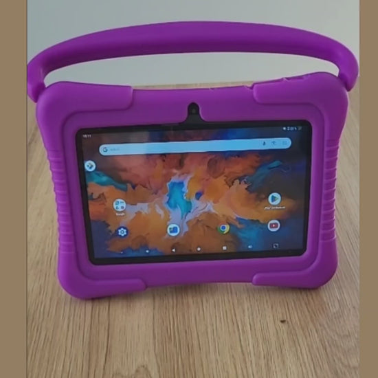 Vaizdo įrašas su violetine vaikiška planšete ir dėklu su rankena.