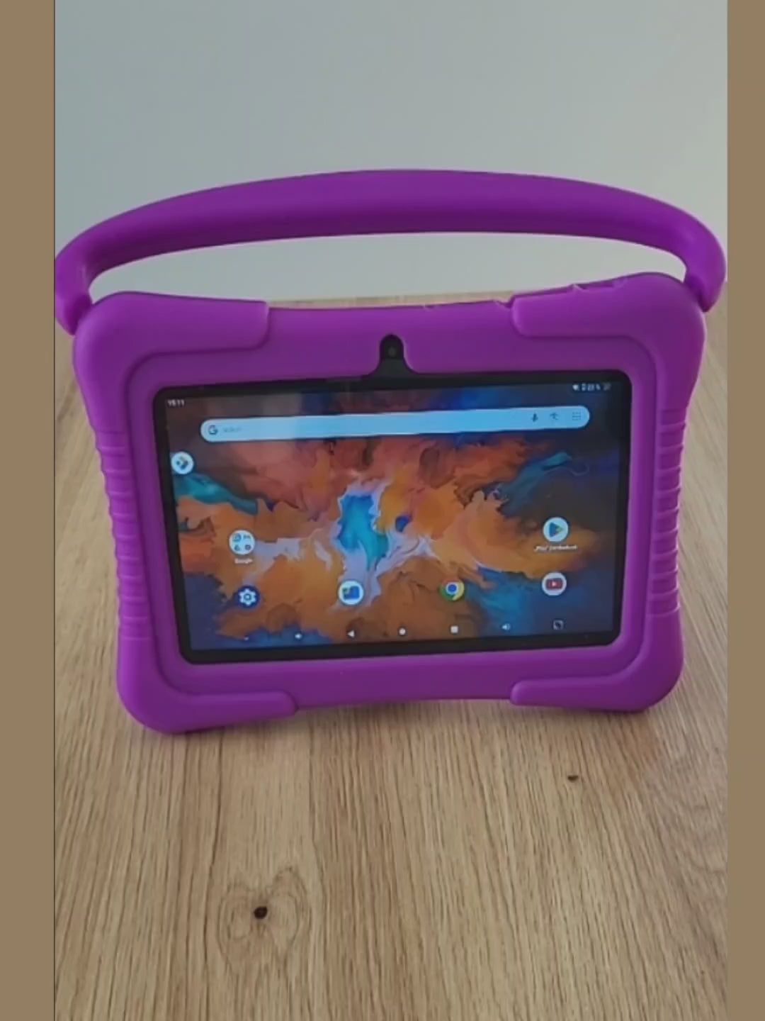 Vaizdo įrašas su violetine vaikiška planšete ir dėklu su rankena.